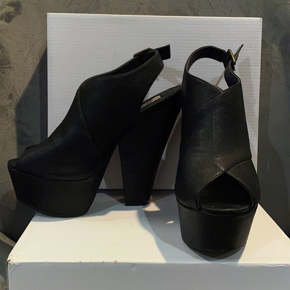 Steve Madden Galleria Platform Heels - Size 6.5